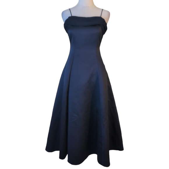 David's Bridal Dresses & Skirts - David's bridal Michaelungelo dress size 10 color Navy blue